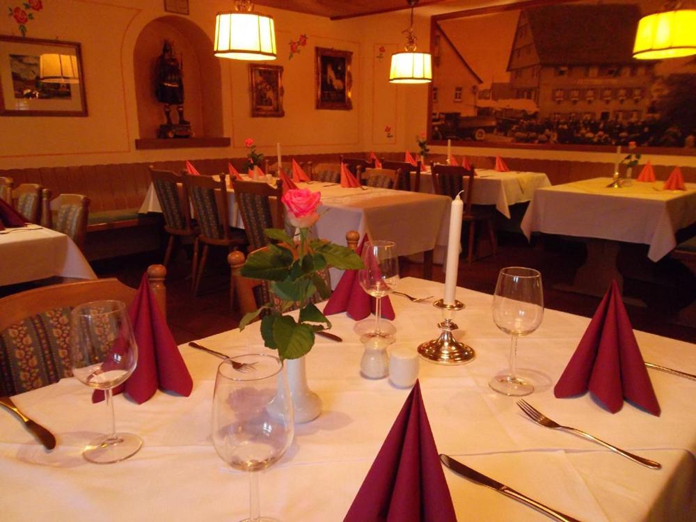 Gasthaus Hotel zum Kreuz Stetten am Kalten Markt Exterior foto